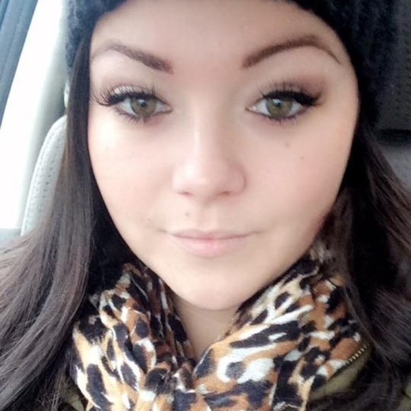 Meet your Posher, Alicia - Picture 1 of 1